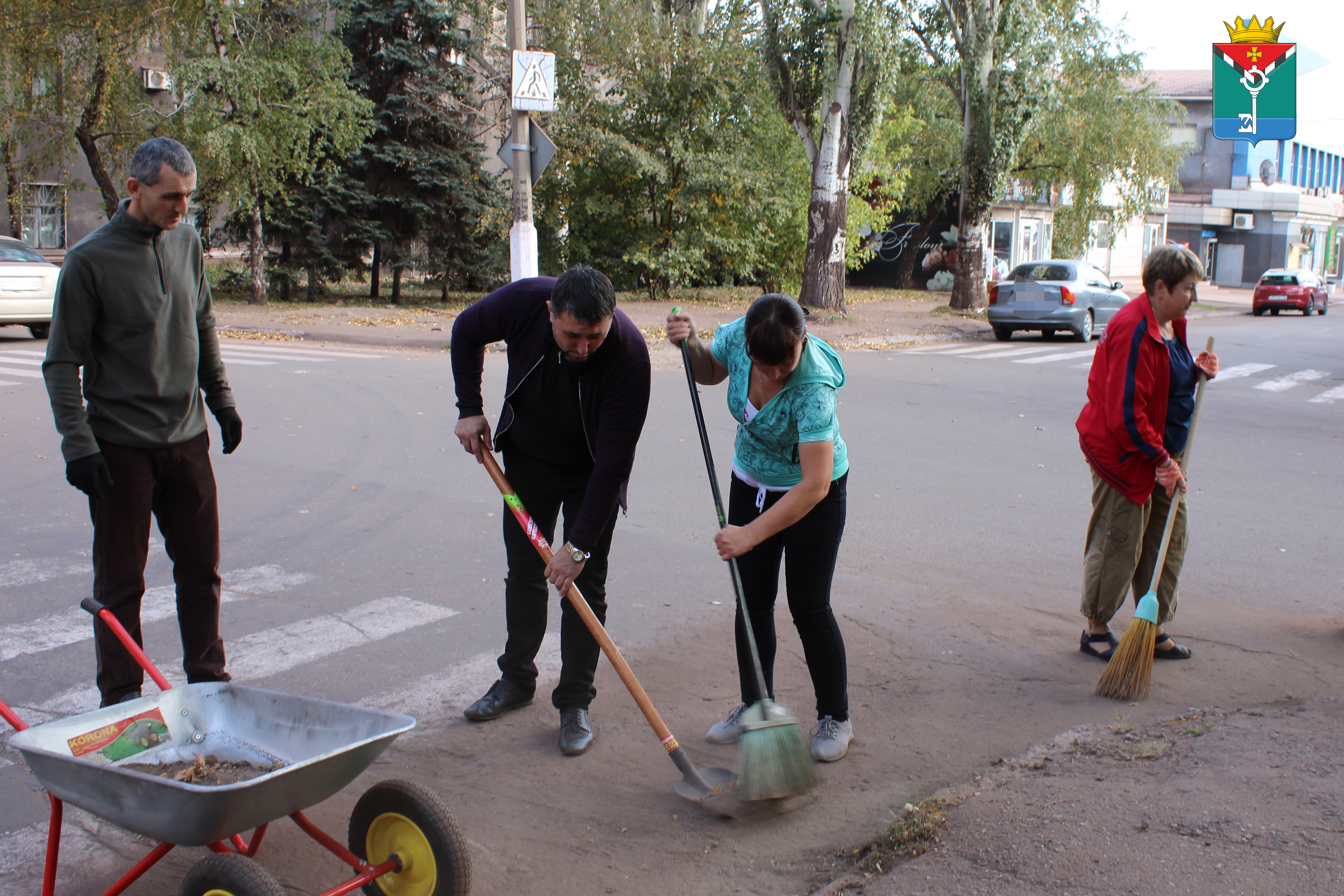 Краснолиманцы приняли участие в общегородском субботнике города Енакиево.