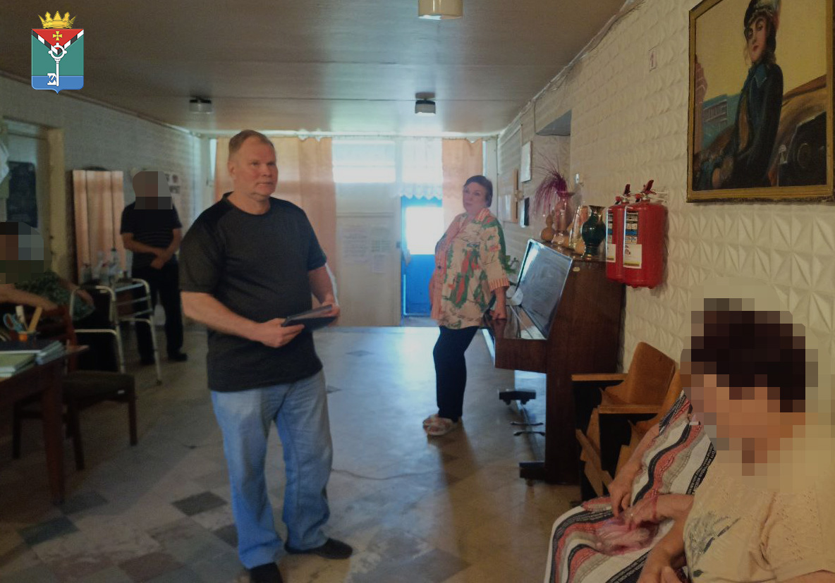 Андрей Самсонов встретился с гражданами проживающими в ПВР.