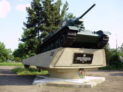 Танк Т–34 памятник воинам-освободителям.