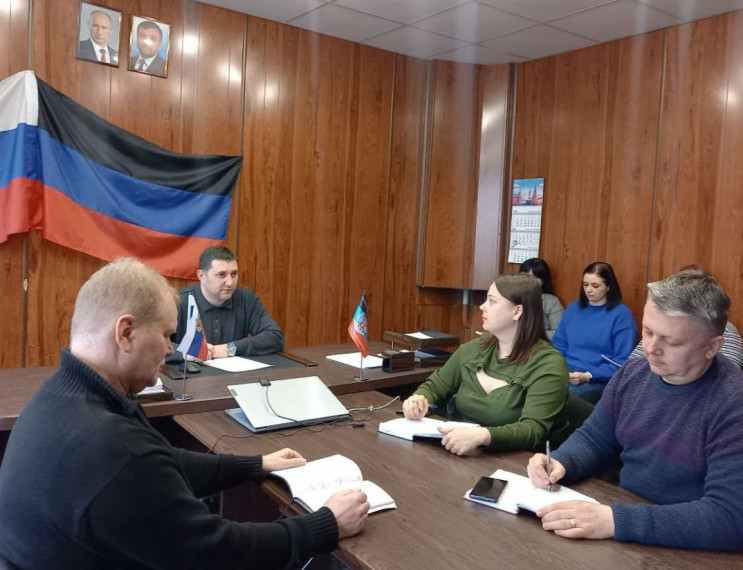 На аппаратном совещании. На аппаратном совещании.
