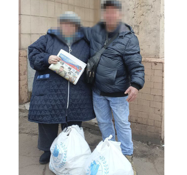 Для краснолиманцев продолжается выдача гуманитарной помощи. Для краснолиманцев продолжается выдача гуманитарной помощи.