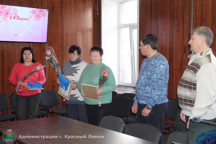 Глава в преддверии Международного женского дня поздравил матерей военнослужащих. Глава в преддверии Международного женского дня поздравил матерей военнослужащих.