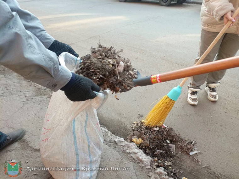 Краснолиманцы приняли участие в субботнике. Краснолиманцы приняли участие в субботнике.