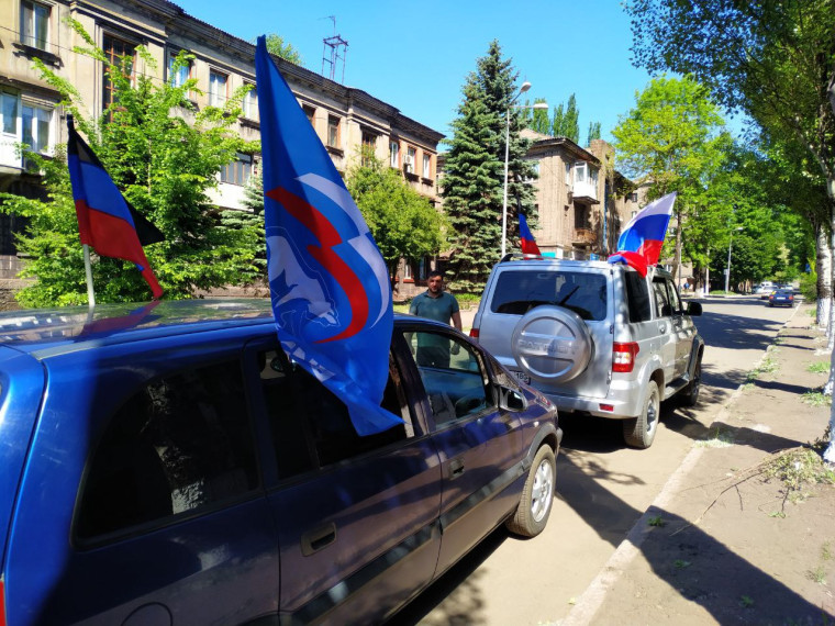 Краснолиманцы отметили 10-ю годовщину со дня создания Донецкой Народной Республики автопробегом. Краснолиманцы отметили 10-ю годовщину со дня создания Донецкой Народной Республики автопробегом.