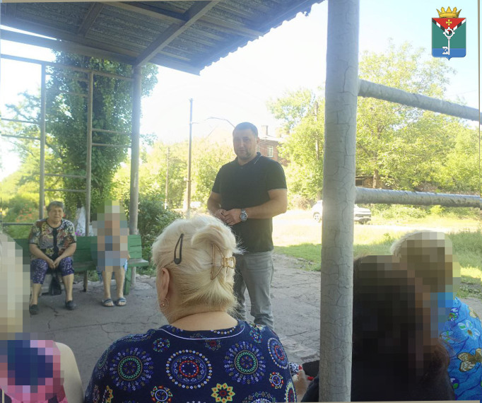 Глава провел встречу с эвакуированными краснолиманцами. Глава провел встречу с эвакуированными краснолиманцами.