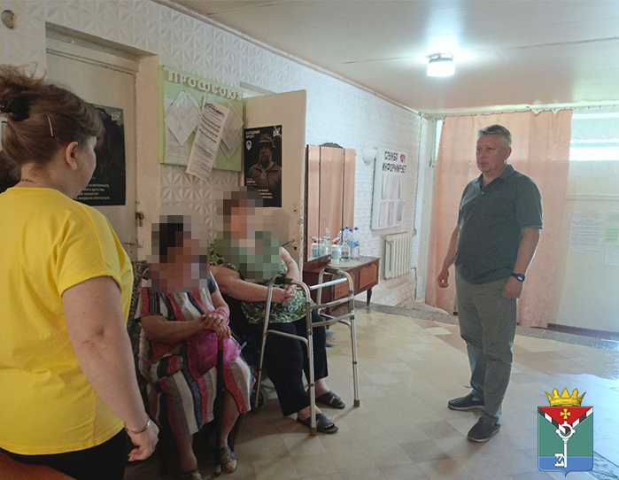 На встрече с гражданами обсудили бытовые вопросы. На встрече с гражданами обсудили бытовые вопросы.