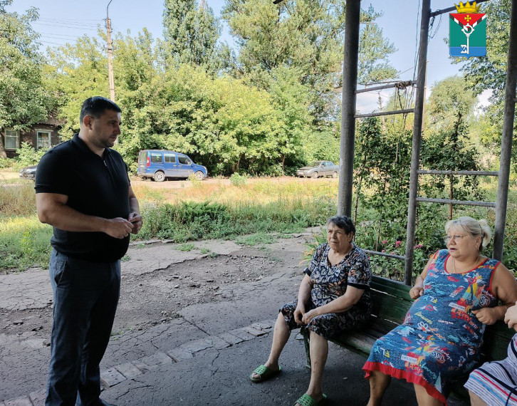 В общежитии г. Енакиево Глава провел встречу с краснолиманцами.. В общежитии г. Енакиево Глава провел встречу с краснолиманцами..