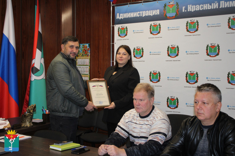 Глава провел еженедельное аппаратное совещание. Глава провел еженедельное аппаратное совещание.