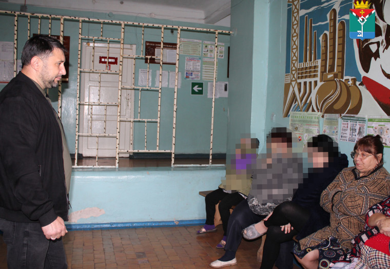 В общежитии г. Енакиево Глава провел встречу с краснолиманцами. В общежитии г. Енакиево Глава провел встречу с краснолиманцами.