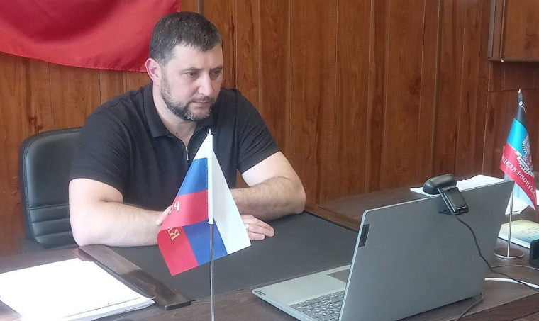 Глава администрации провёл прямую линию с краснолиманцами. Глава администрации провёл прямую линию с краснолиманцами.