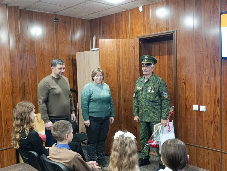 Встреча с ветераном боевых действий ко Дню Героев Отечества. Встреча с ветераном боевых действий ко Дню Героев Отечества.