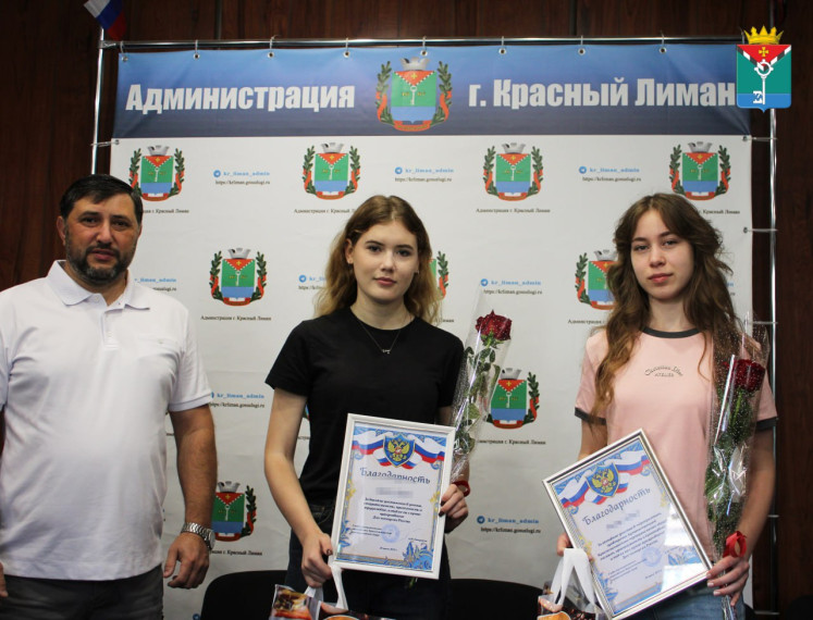 Глава поздравил молодежь. Глава поздравил молодежь.